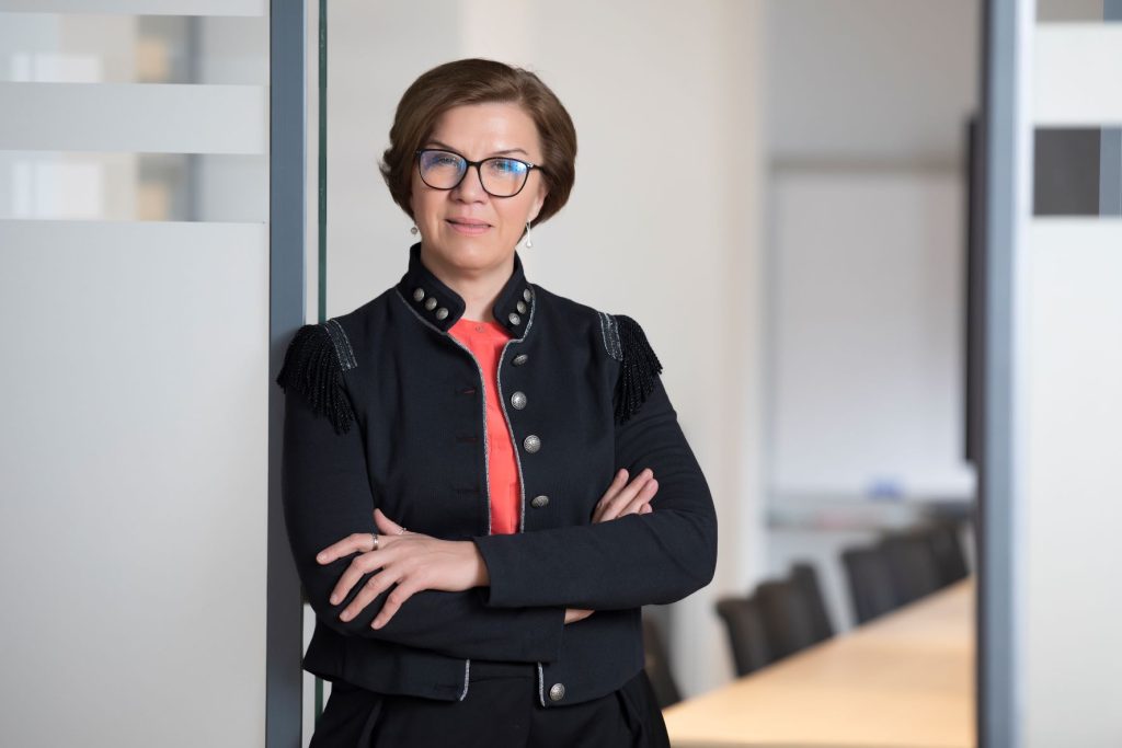 Imaginea actuală nu are un text alternativ. Numele fișierului este: Daniela-Daraban-Director-Executiv-ACUE.jpg