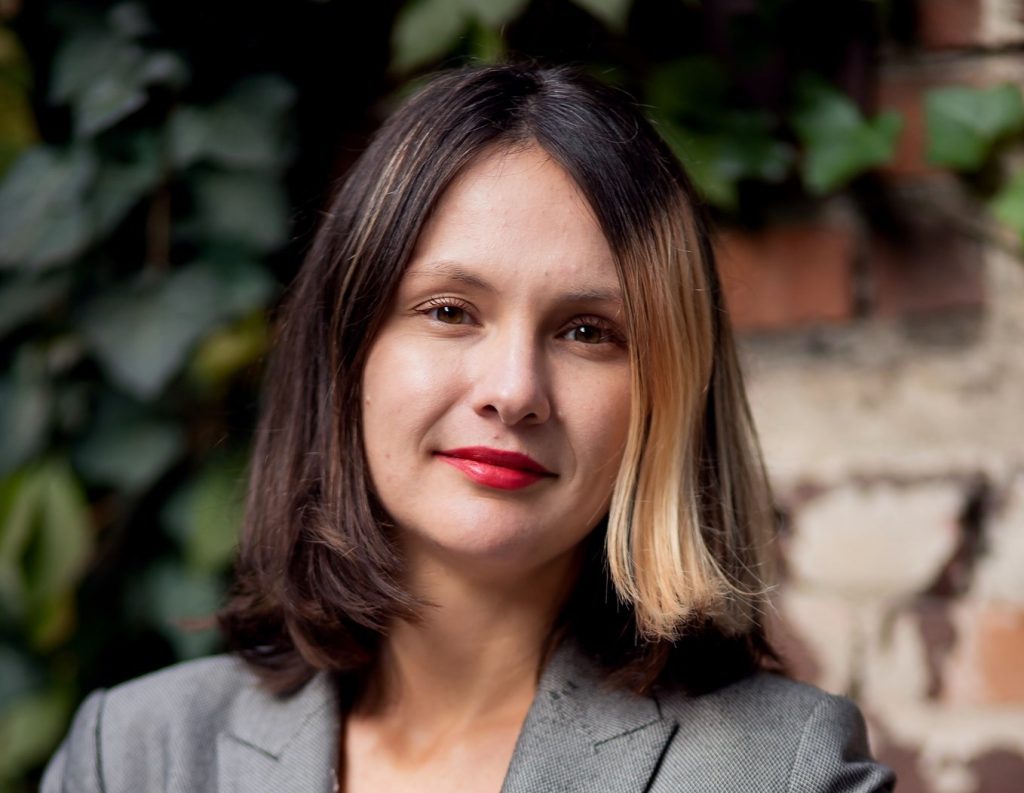Imaginea actuală nu are un text alternativ. Numele fișierului este: Foto-Corina-Murafa-e1703063475138.jpg