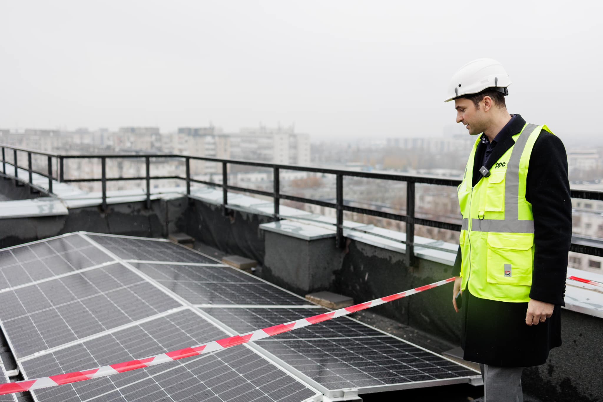 PPC Energie a pus pe un bloc din sectorul 6 un sistem fotovoltaic cu ...